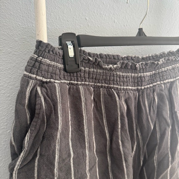 Universal Thread Shorts - Picture 2 of 5